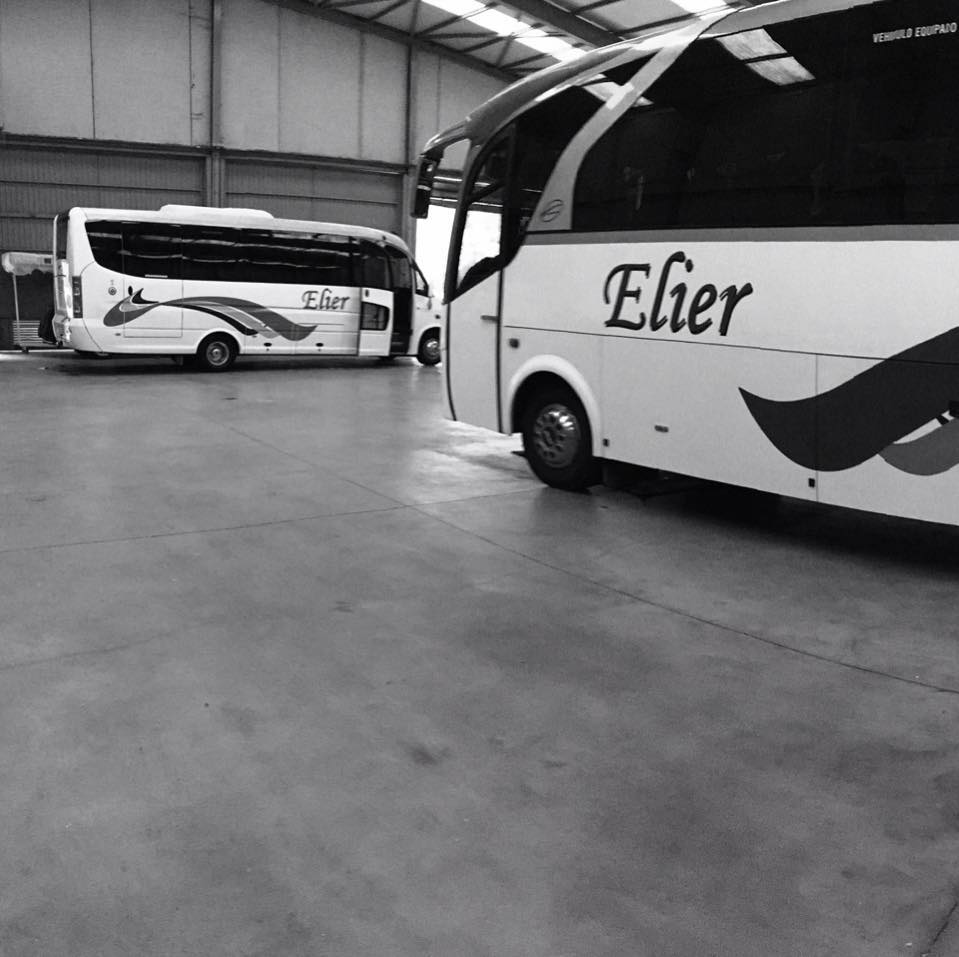 Autobuses de la compañía Elier aparcados